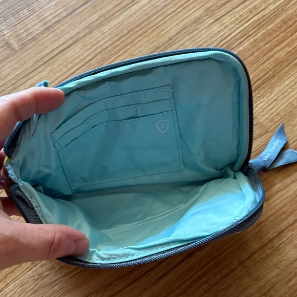 Vera Bradley Wristlet (NWT) - Picture 6 of 8